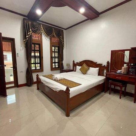 Phailin Hotel Луанґпхабанґ Екстер'єр фото