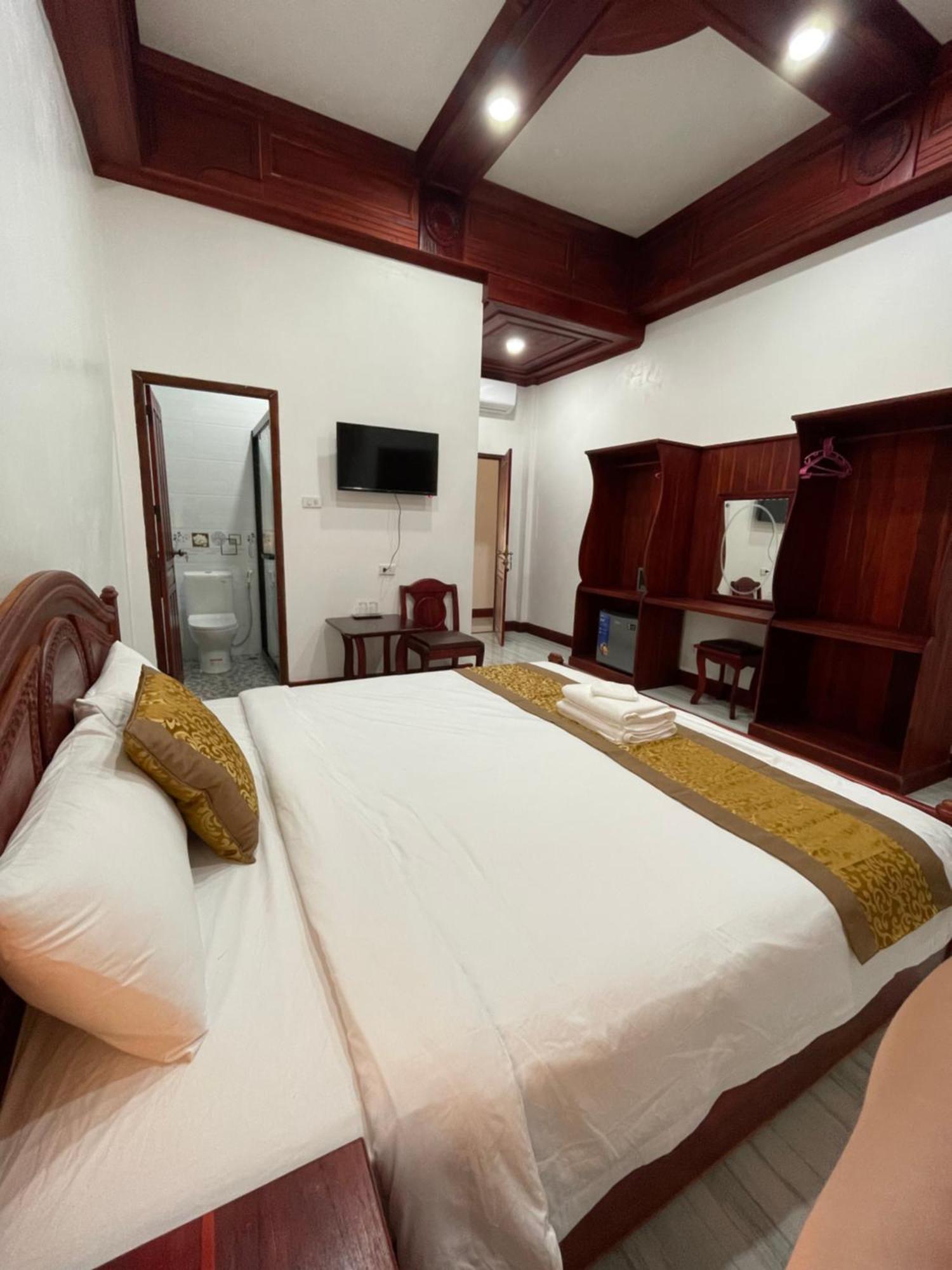 Phailin Hotel Луанґпхабанґ Екстер'єр фото