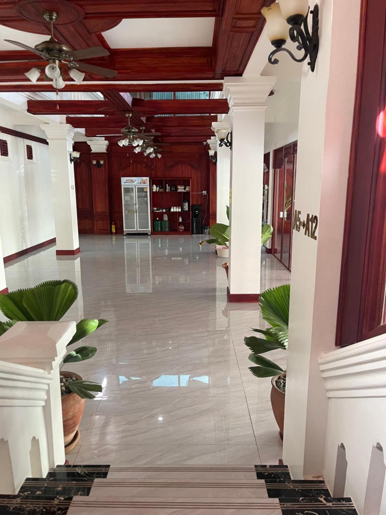 Phailin Hotel Луанґпхабанґ Екстер'єр фото
