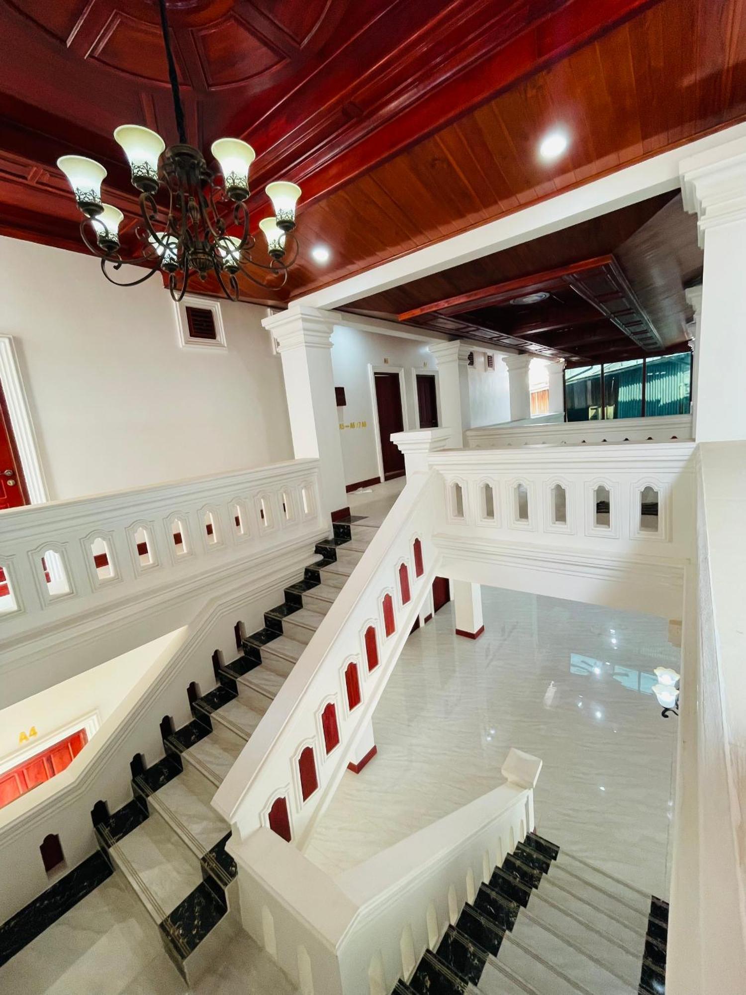 Phailin Hotel Луанґпхабанґ Екстер'єр фото