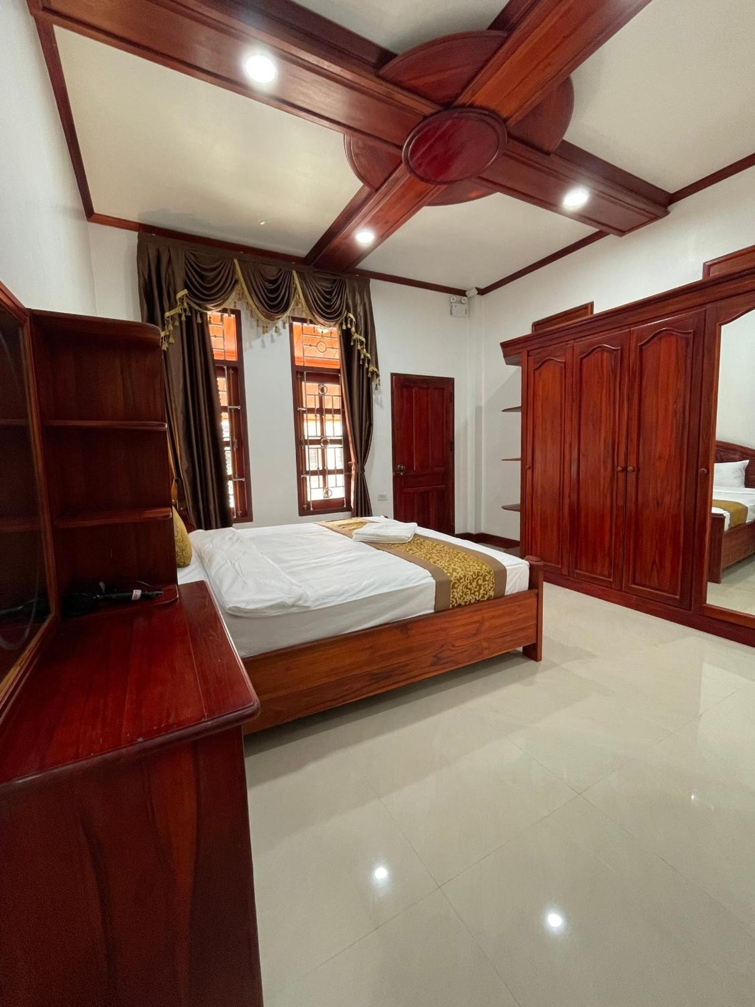 Phailin Hotel Луанґпхабанґ Екстер'єр фото