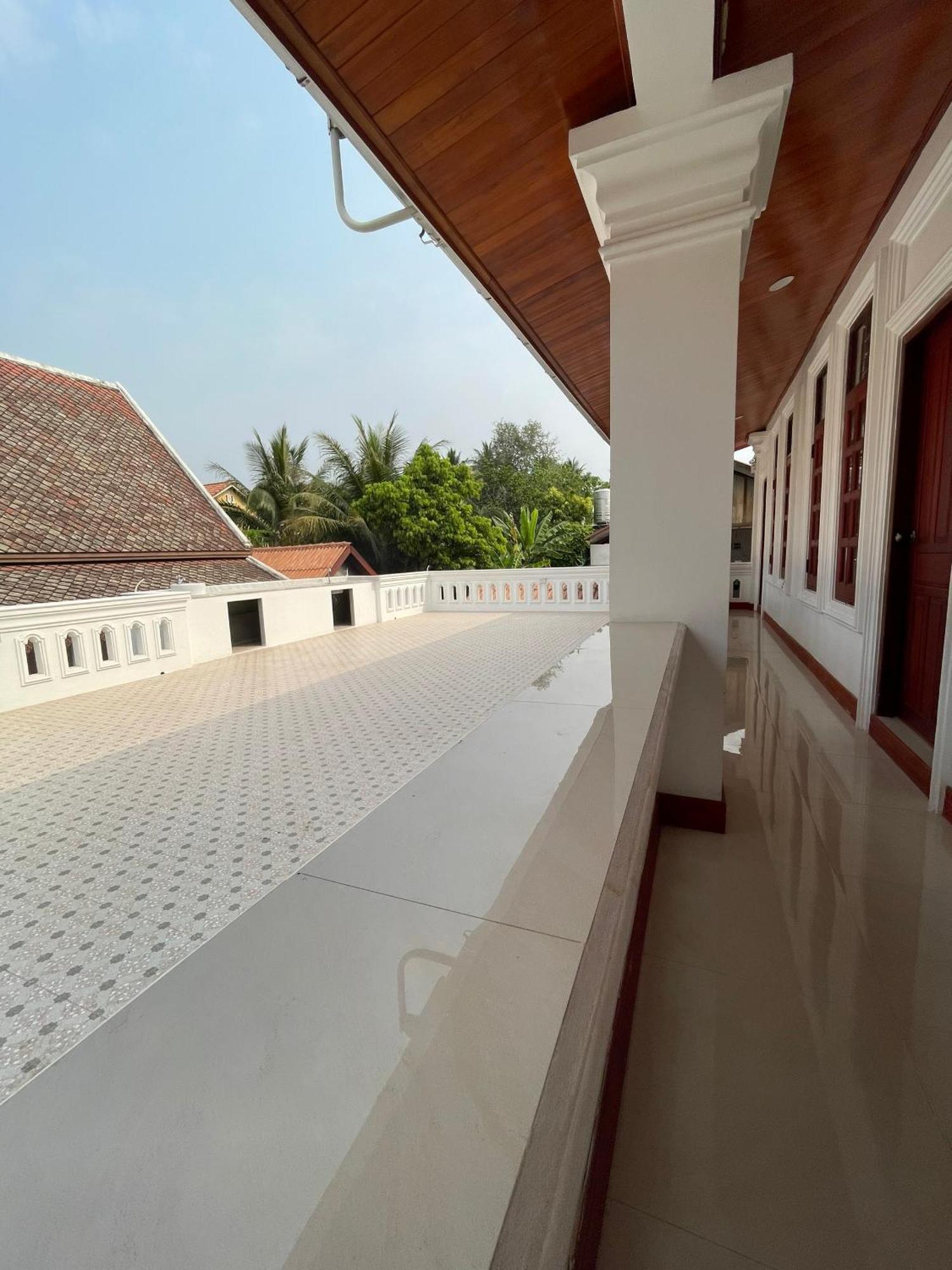 Phailin Hotel Луанґпхабанґ Екстер'єр фото