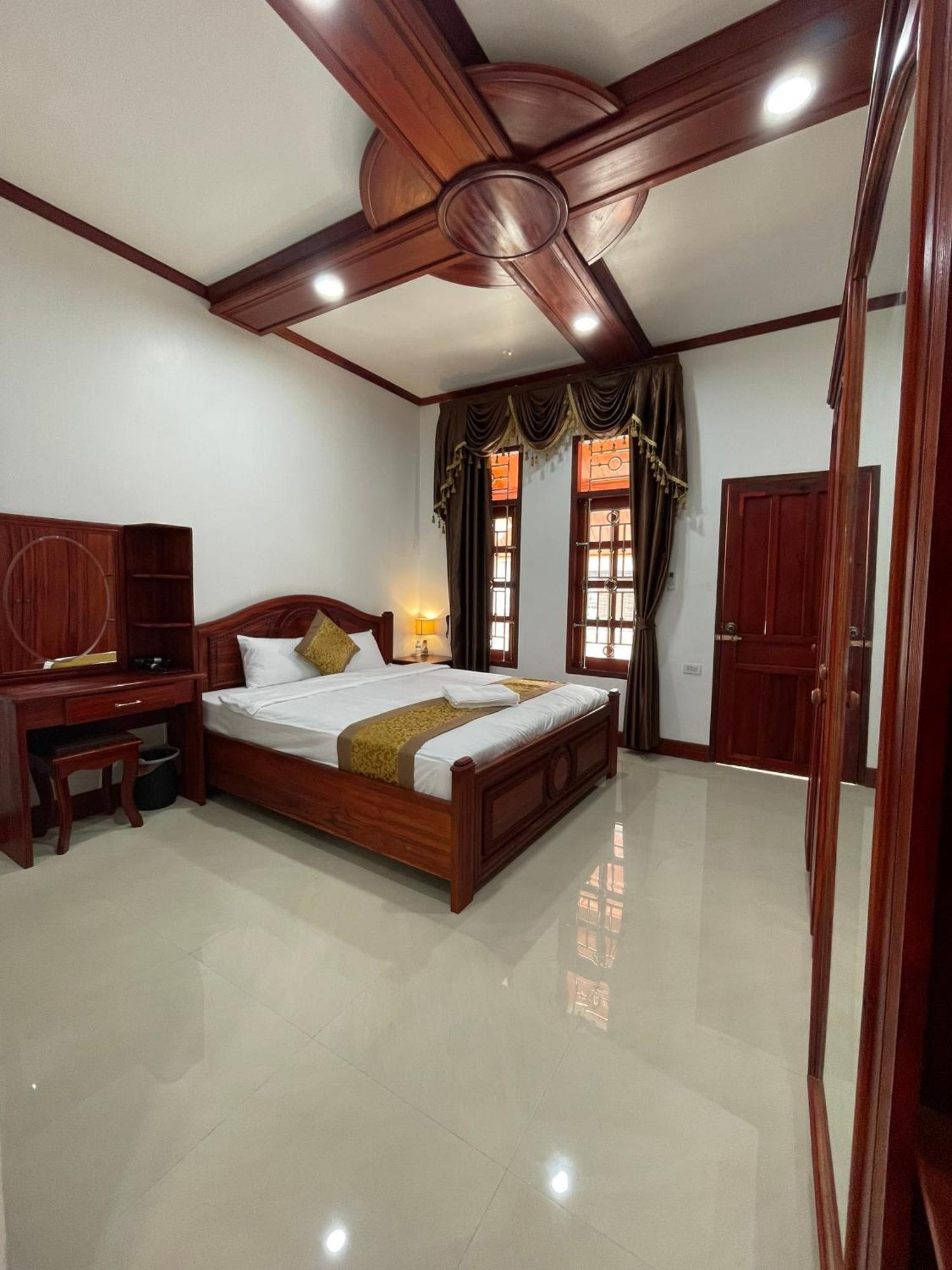 Phailin Hotel Луанґпхабанґ Екстер'єр фото