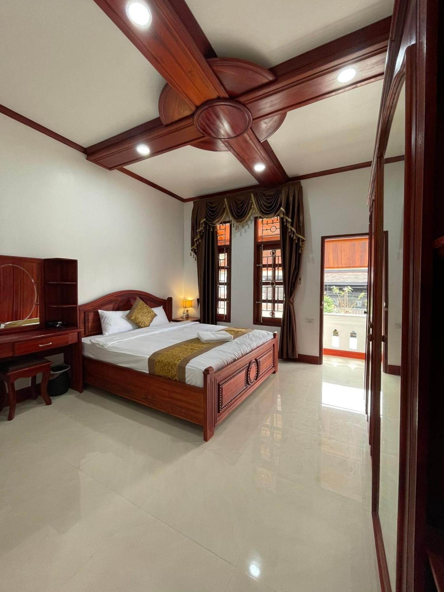 Phailin Hotel Луанґпхабанґ Екстер'єр фото
