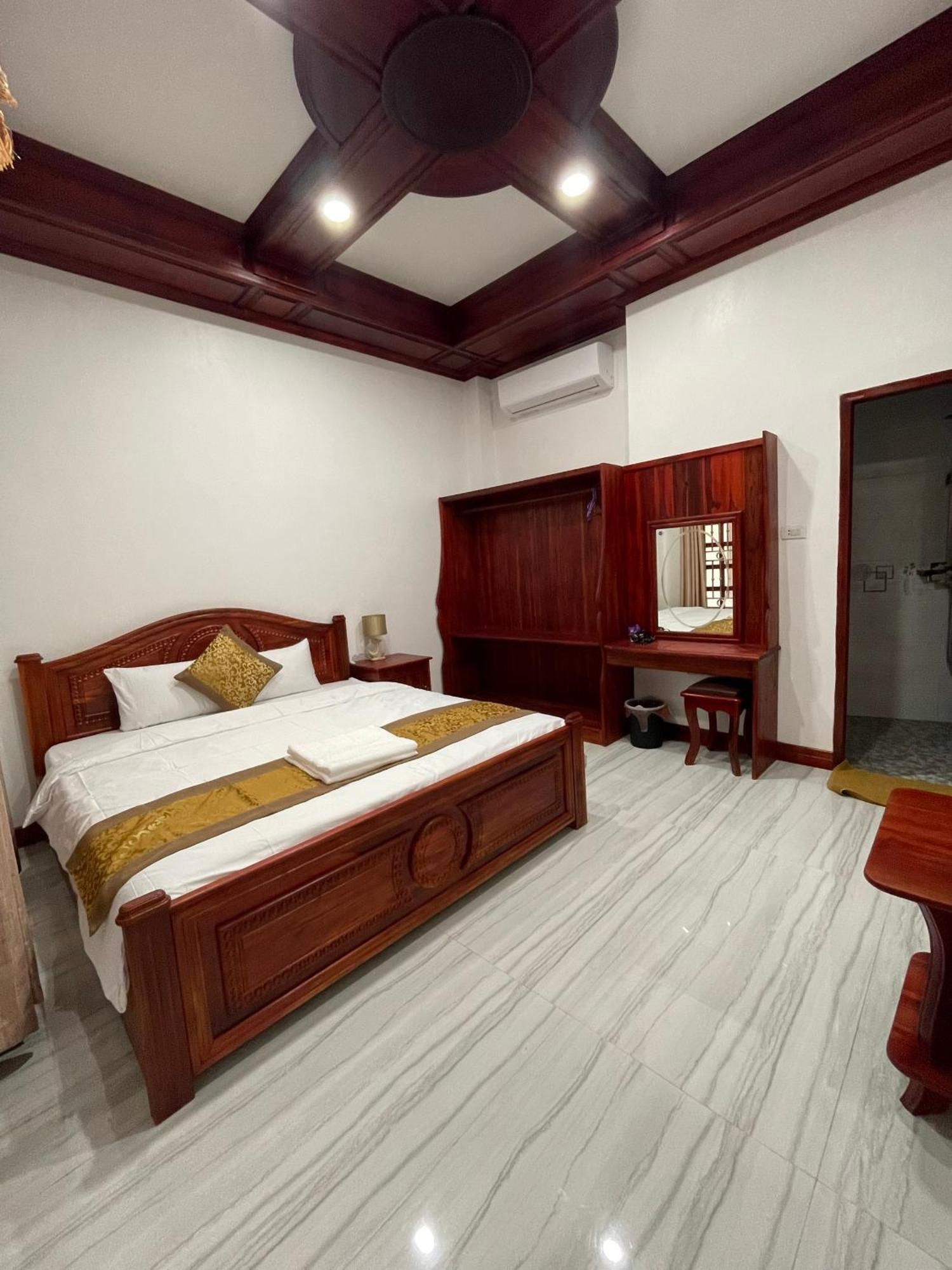Phailin Hotel Луанґпхабанґ Екстер'єр фото