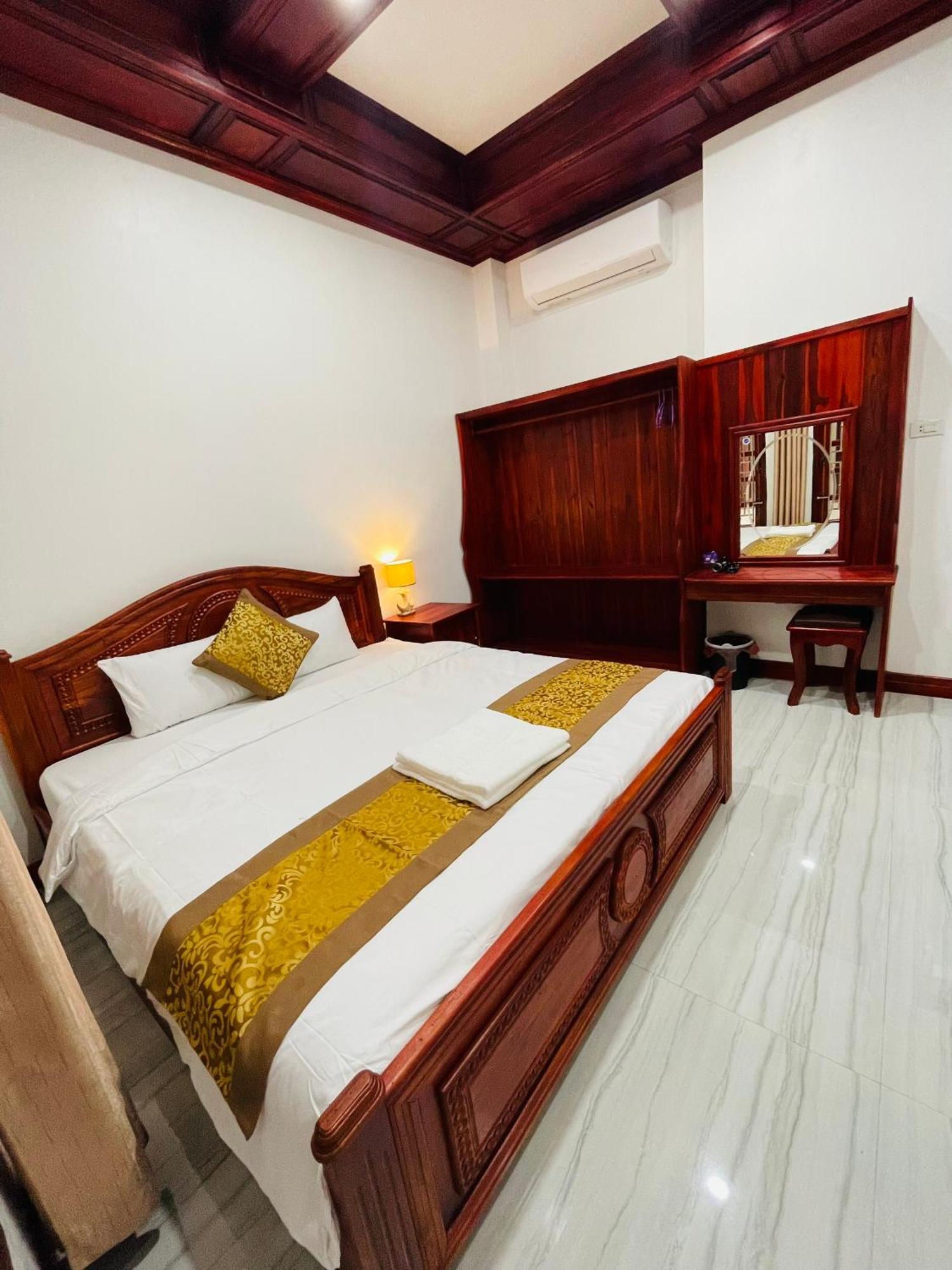 Phailin Hotel Луанґпхабанґ Екстер'єр фото